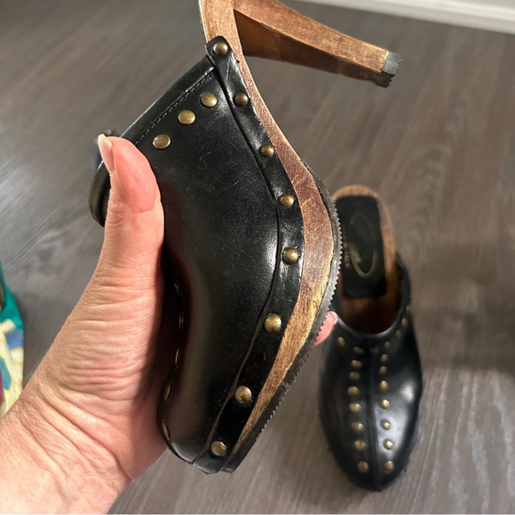 Vintage Browns Clogs - Picture 2 of 4